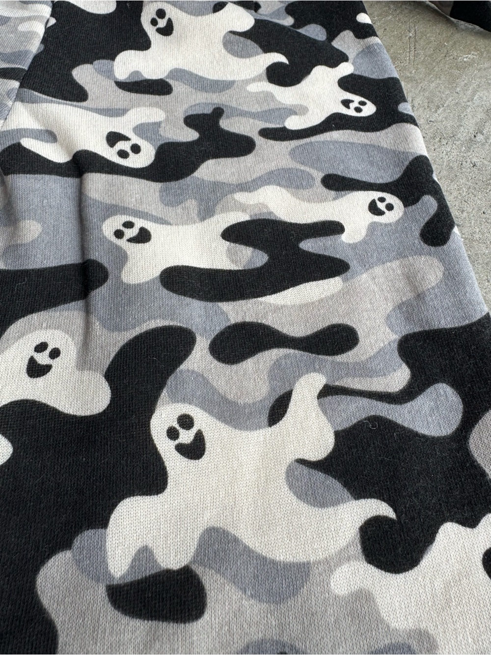 Kids Ghost Camo Sweatshirt & Jogger Set - Gray Black White 5T Halloween - Picture 7 of 10